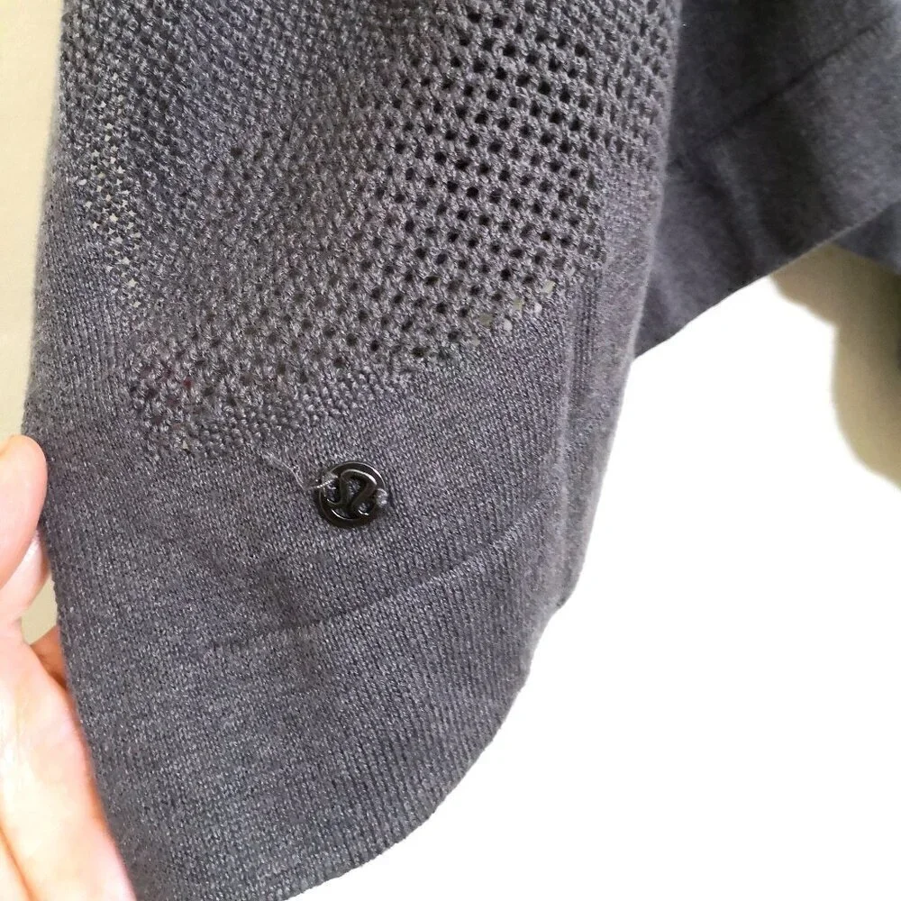 Like New Lululemon Light Wrap Heathered‎ Moonwalk One Size